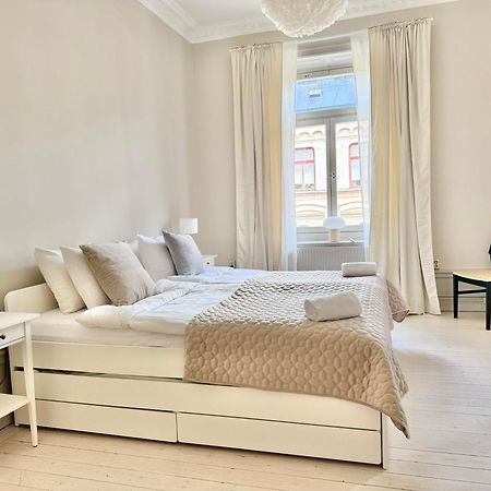 Laegenhet Med Fantastiskt Laege Apartment สต็อกโฮล์ม ภายนอก รูปภาพ