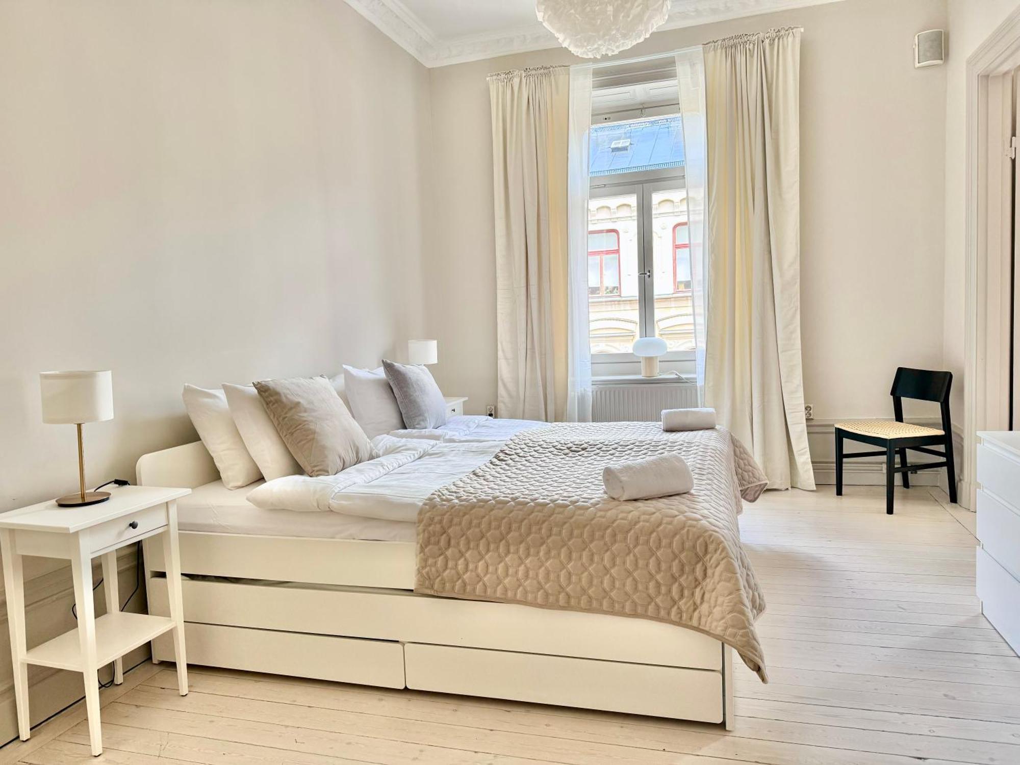 Laegenhet Med Fantastiskt Laege Apartment สต็อกโฮล์ม ภายนอก รูปภาพ