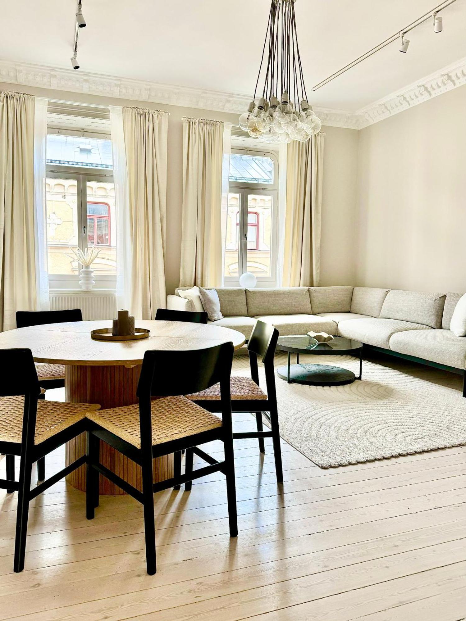 Laegenhet Med Fantastiskt Laege Apartment สต็อกโฮล์ม ภายนอก รูปภาพ